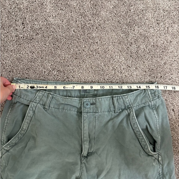 Y2K American Eagle  low rise cargo pants  
Size 6- 32 in. waist/35.5 in. length - Picture 5 of 6